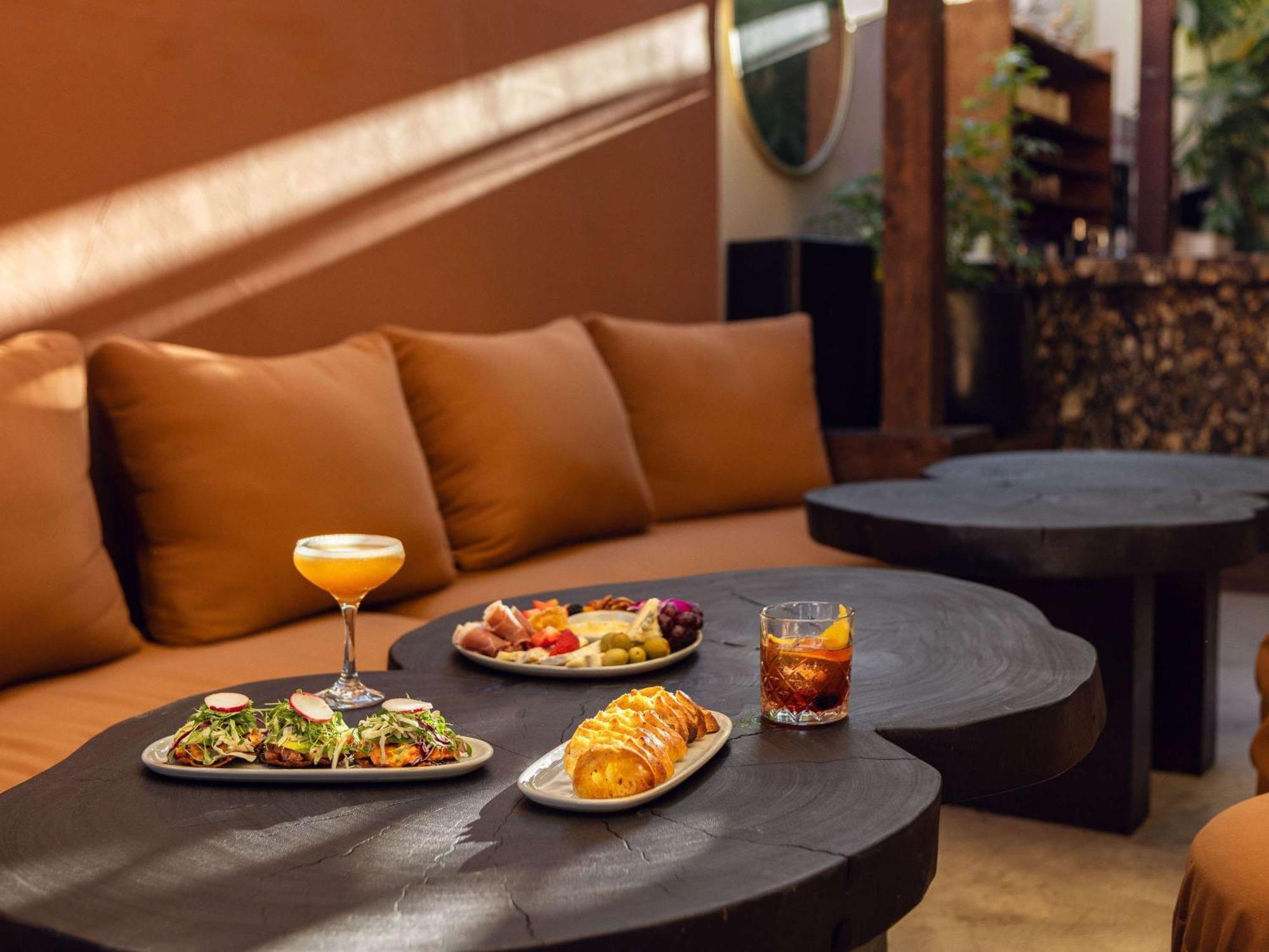 Hotel Sofitel Los Angeles At Beverly Hills Екстериор снимка